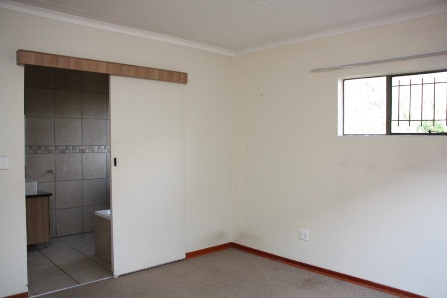 2 Bedroom Property for Sale in Langenhovenpark Free State